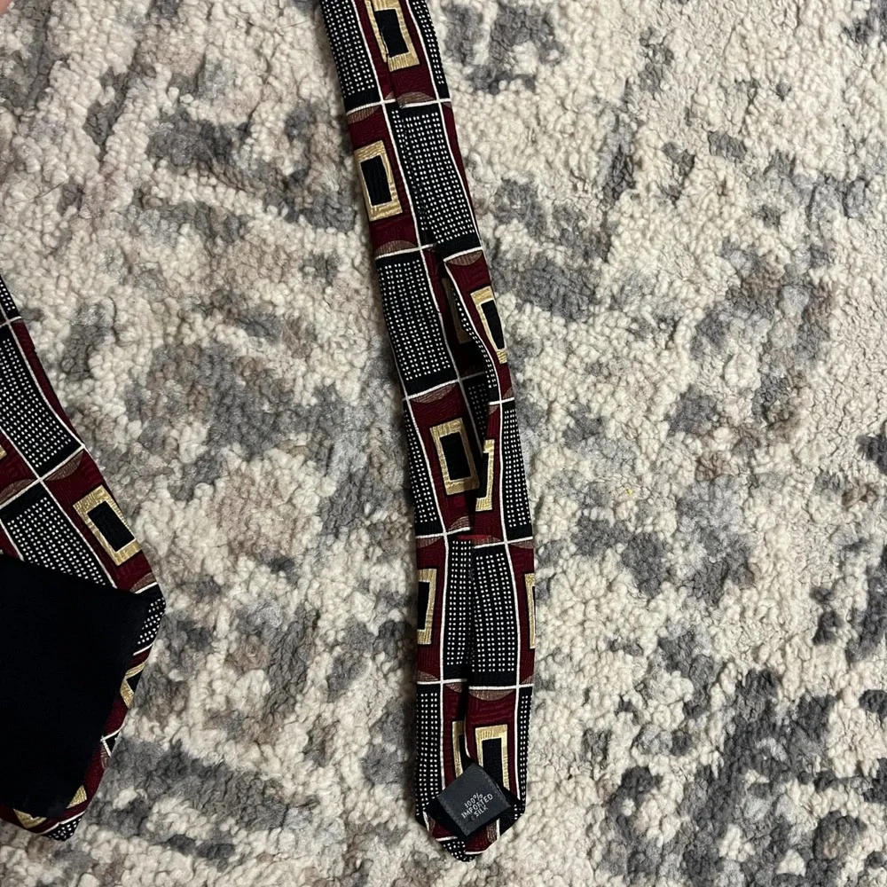 Zylos‎ George Machado Silk Tie Mens Burgundy Black Gold Geometric Grid Pattern